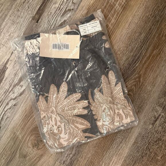 Las Surenas Greek tiger linen pant in gray • Small - Picture 3 of 4